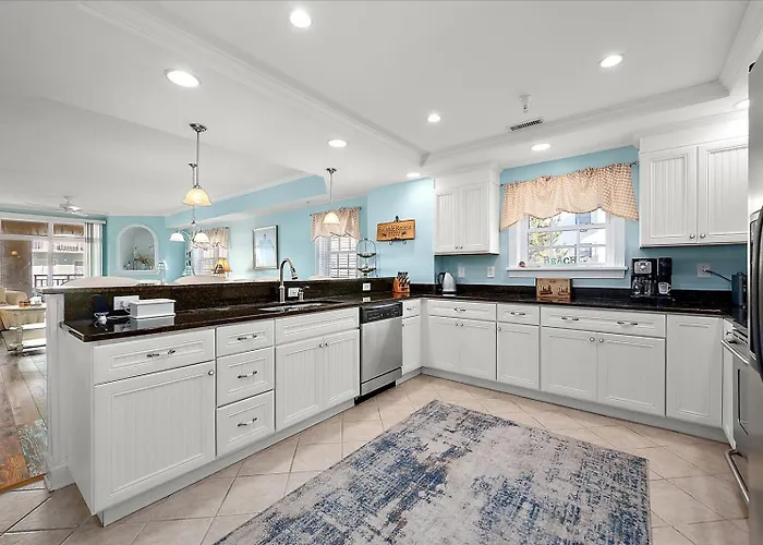 3 Bedroom Ocean Block At Seaside Retreat Just Steps From The Beach! Holiday home *