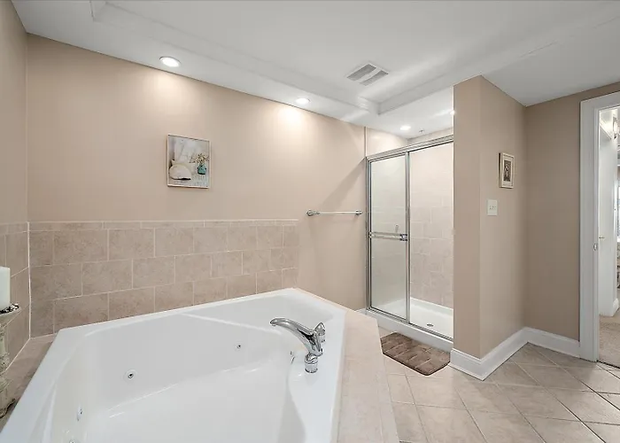 3 Bedroom Ocean Block At Seaside Retreat Just Steps From The Beach! Holiday home