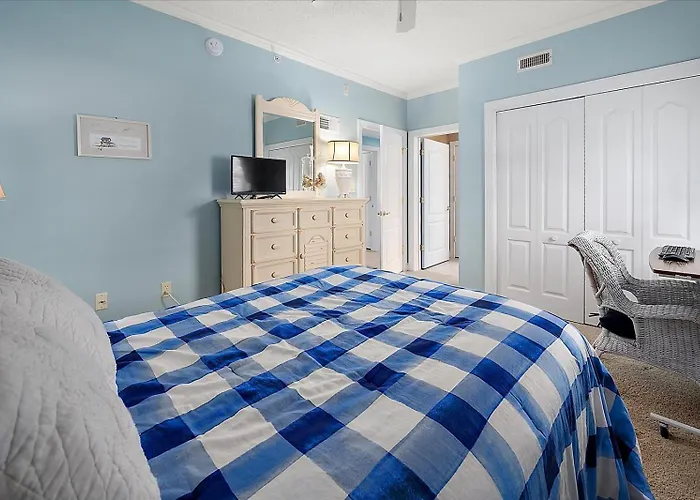3 Bedroom Ocean Block At Seaside Retreat Just Steps From The Beach! *