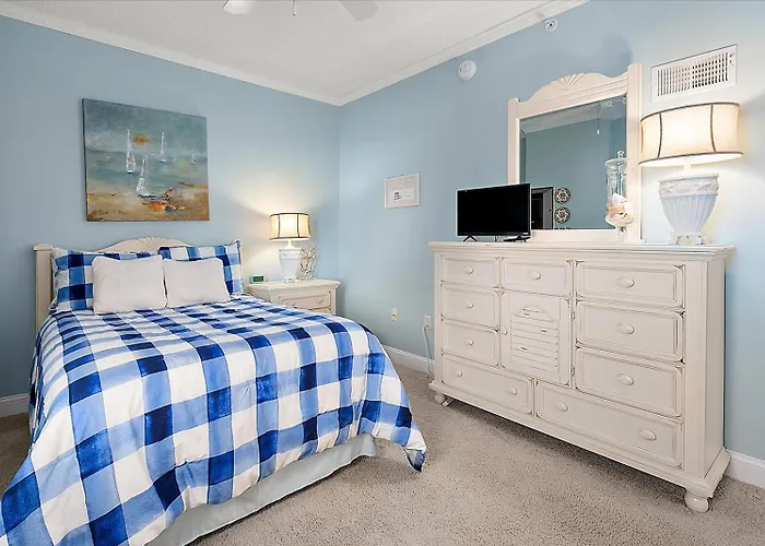 3 Bedroom Ocean Block At Seaside Retreat Just Steps From The Beach!