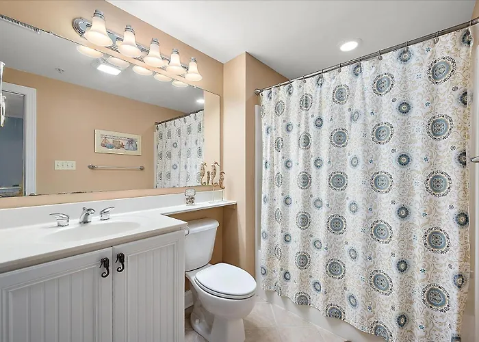 3 Bedroom Ocean Block At Seaside Retreat Just Steps From The Beach! Holiday home