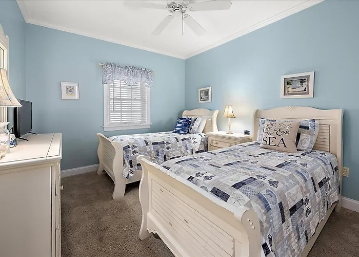 3 Bedroom Ocean Block At Seaside Retreat Just Steps From The Beach! Holiday home *