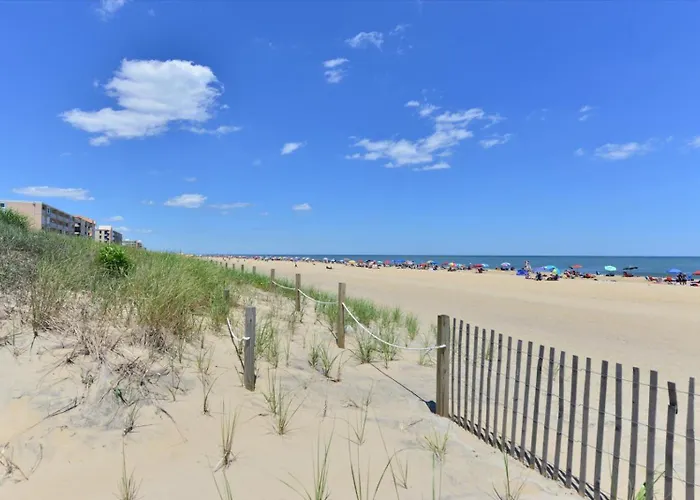 3 Bedroom Ocean Block At Seaside Retreat Just Steps From The Beach! *